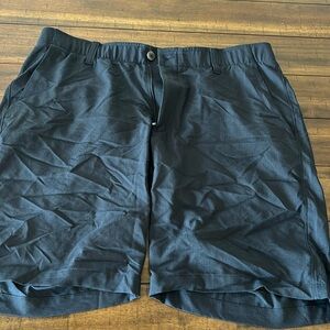 Black under Armour men’s dress shorts